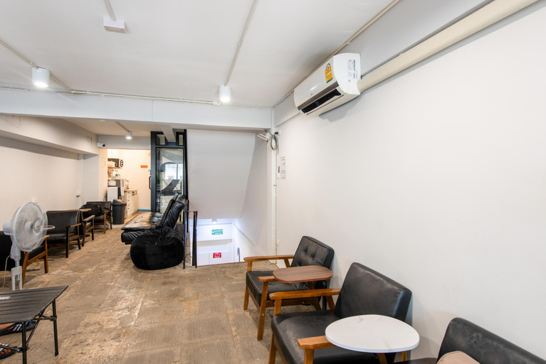 Public Area 3, PICCOLO SUKHUMVIT HOSTEL - Self check-in after 6 pm, Phra Khanong