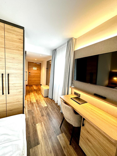 Bedroom 4, Hotel Seeblick, Traunstein