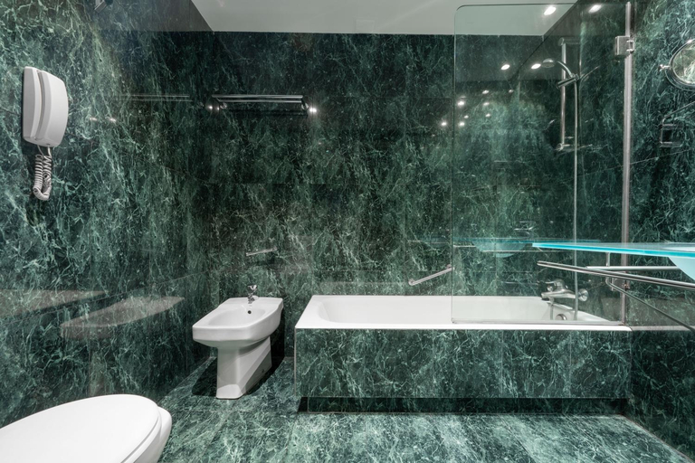 Bathroom 5, Micampus Pamplona Student Residence, Navarra