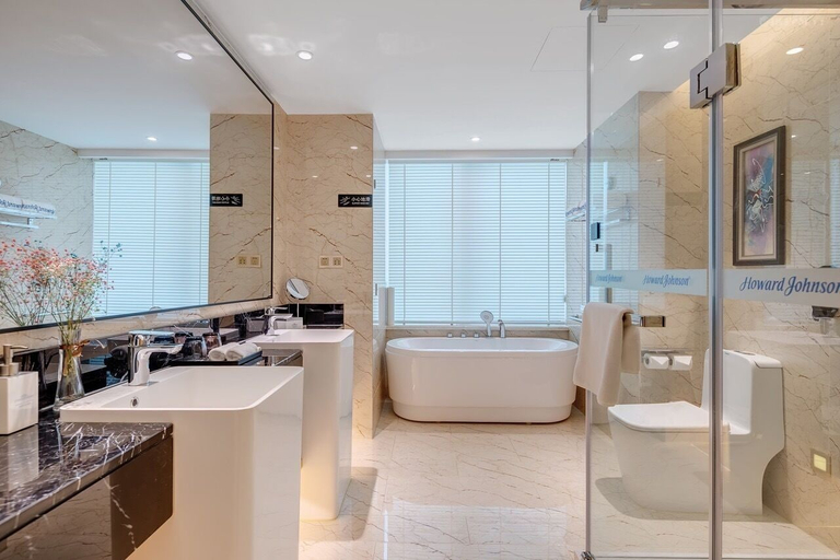Bathroom 5, Howard Johnson Wyndham Leonora plzaz Shanghai, Shanghai