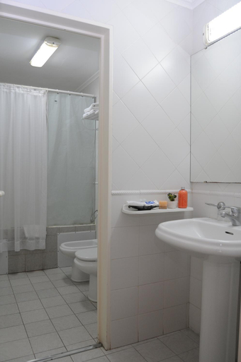 Bathroom 3, Parra Hotel & Suites, Castellanos