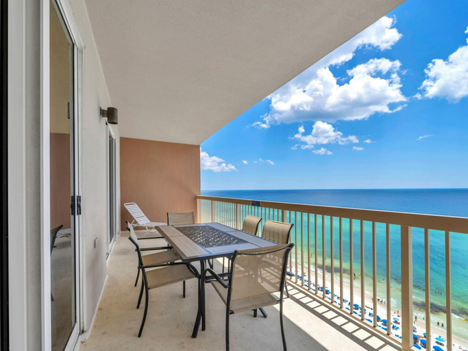 Outdoor dining 1, Sunrise Beach #1707, Bay