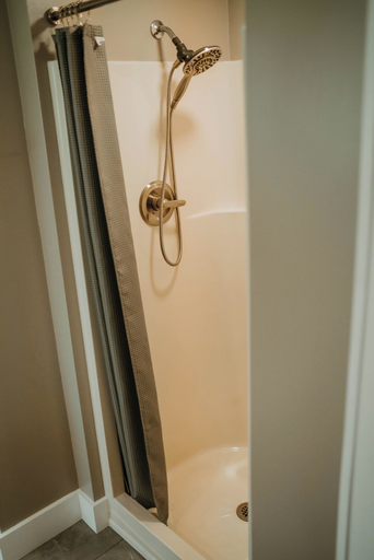 Bathroom 4, Cramer Family Mountain Inn, Centre