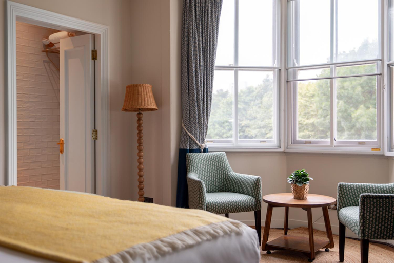 Bedroom 2, The Pilot Inn, London