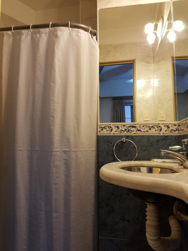 Bathroom 5, Hotel Mayoral, Rosario