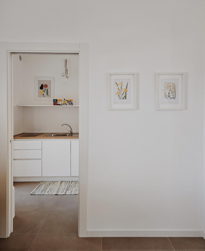 Others 3, Yellow flowers Comfy Homes with Lift & Parking Garage, Bari