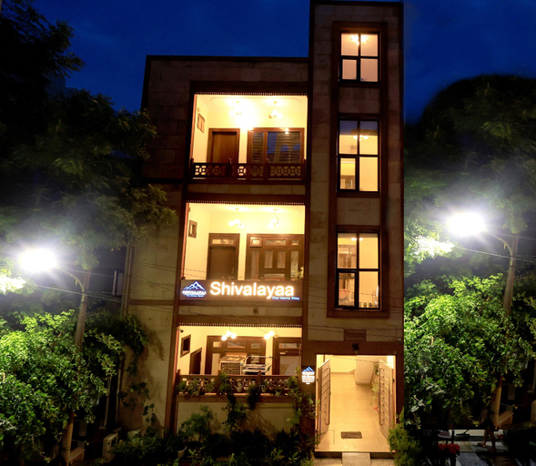Exterior & Views