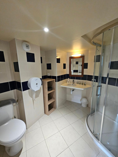 Bathroom 3, Le Campcardos, Pyrénées-Orientales