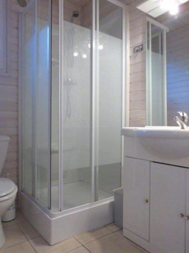 Bathroom, GASMIM64 Chalet californien pour 6 personnes Proche St-Tropez, Var