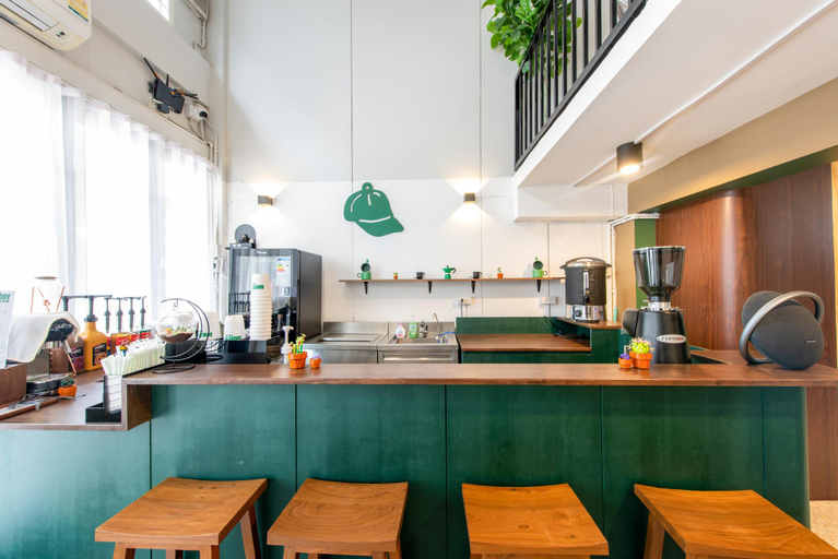 Food & Drinks 4, PICCOLO SUKHUMVIT HOSTEL - Self check-in after 6 pm, Phra Khanong