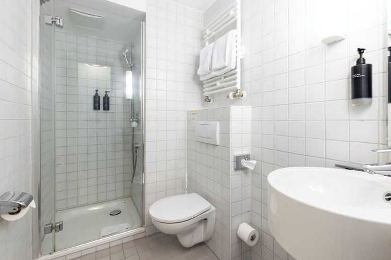 Bathroom 5, Garner Hotel Kiel - Akademie by IHG, Kiel