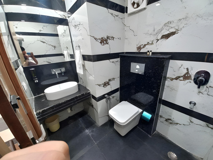 Bathroom 4, HOTEL The Rich Grand, Agra