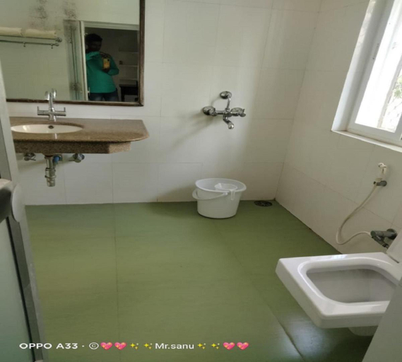 Bathroom 5, Z Hotel, Puri