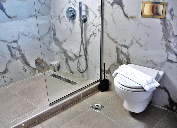 Bathroom 4, Lovely Hot-L, South Aegean