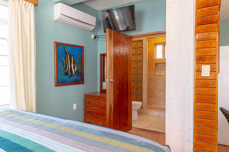 Bedroom 2, Blue Tang Inn