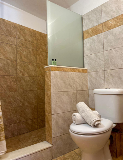 Bathroom 4, Pansion Zaharoula, South Aegean