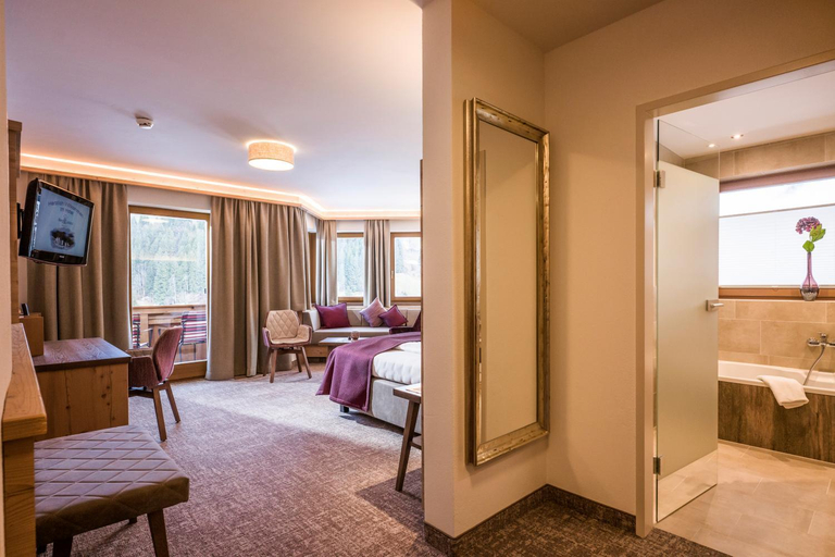 Bedroom 3, Hotel Bergkristall, Kufstein