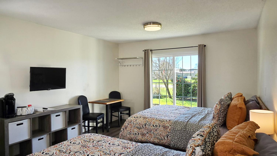 Bedroom 2, Pacific City Inn, Tillamook