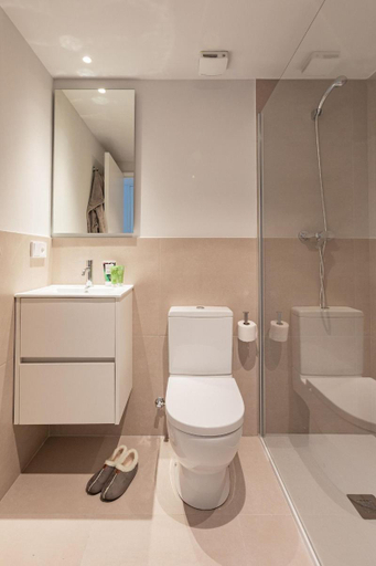 Bathroom 3, Micampus Pamplona Student Residence, Navarra