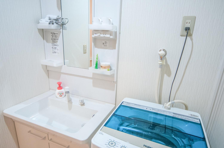 Bathroom 3, Tsuruhashi 10ppl House 3min-Sta 6min-NambaUSJ, Osaka