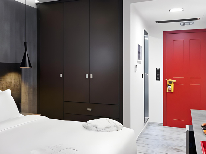 Bedroom 4, 360 Degrees, Attica