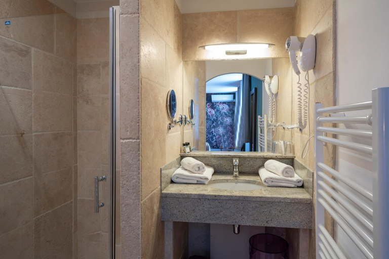 Bathroom, Hotel LA MARGELLE, Vaucluse