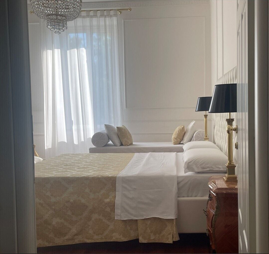Room 5, King Plaza, Rome