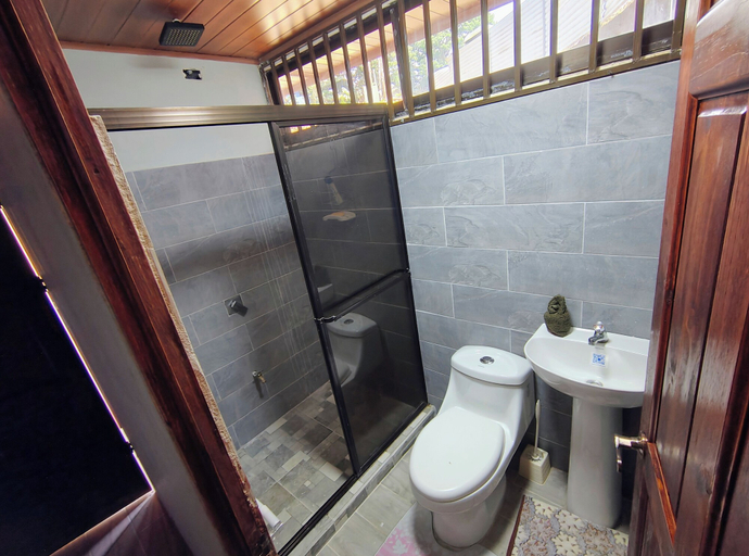 Bathroom 3, Corcovado Paradise Lodge, Osa