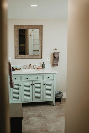 Bathroom 5, Cramer Family Mountain Inn, Centre
