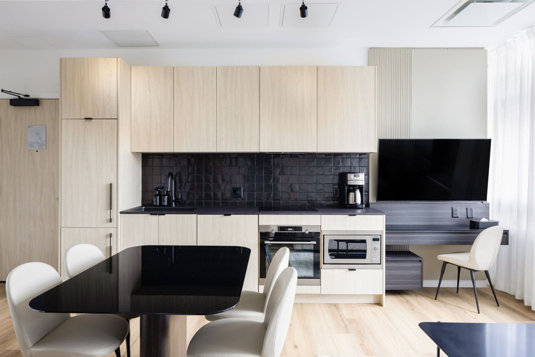 Room 2, Smithe House, Greater Vancouver