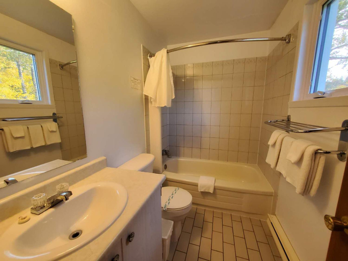 Bathroom 2, Georges, La Haute-Côte-Nord