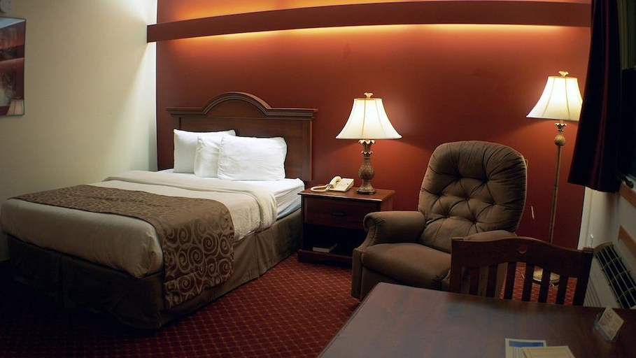 Bedroom 1, Shepherd Mountain Inn & Suites, Iron