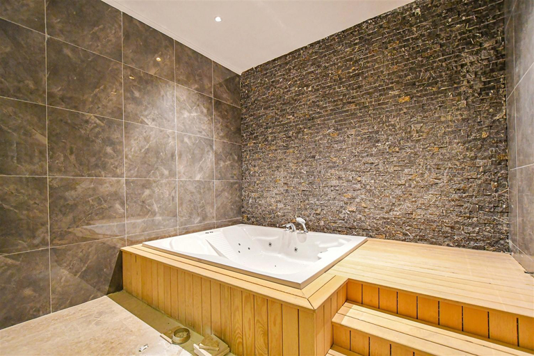 Bathroom 4, Sıfır Muhtesem Havuzlu Aileye Ozel 1e1 Rezidans, Alanya