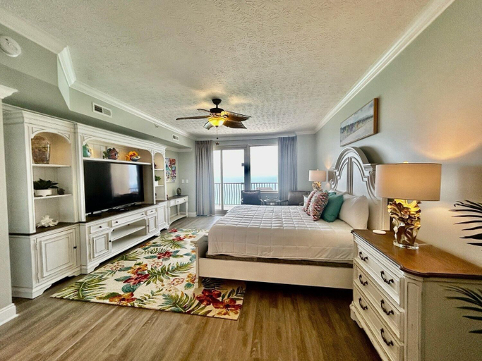 Room 3, Hidden Dunes 1605, Bay