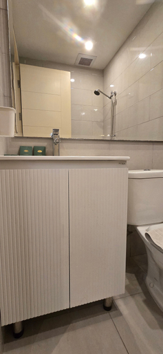 Bathroom 5, Ayane with KING size bed @ benson, Surabaya