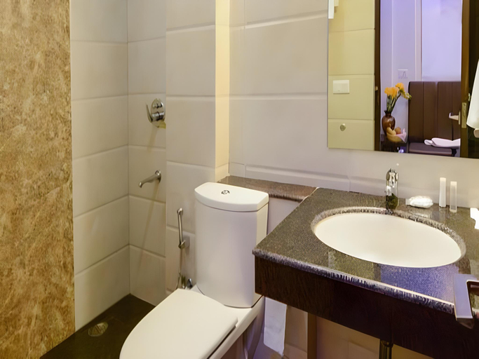 Bathroom, Hotel Madhushrie, Firozabad