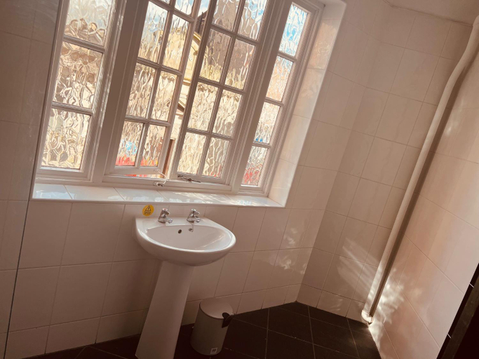 Bathroom 3, SneydArmsHotel, Stoke-on-Trent