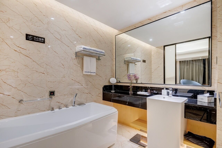 Bathroom 4, Howard Johnson Wyndham Leonora plzaz Shanghai, Shanghai