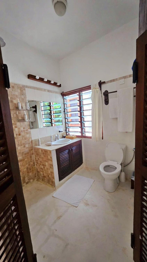 Bathroom 4, Asha Boutique Hotel, Msambweni