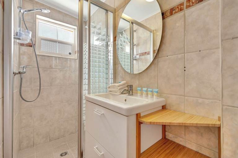 Bathroom 4, Tibushi 1