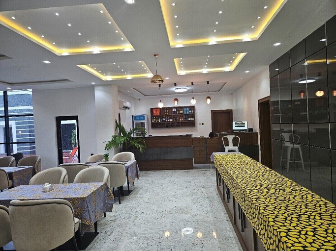 Restaurant 4, Reens Suites and Apartment, Obio/Akp