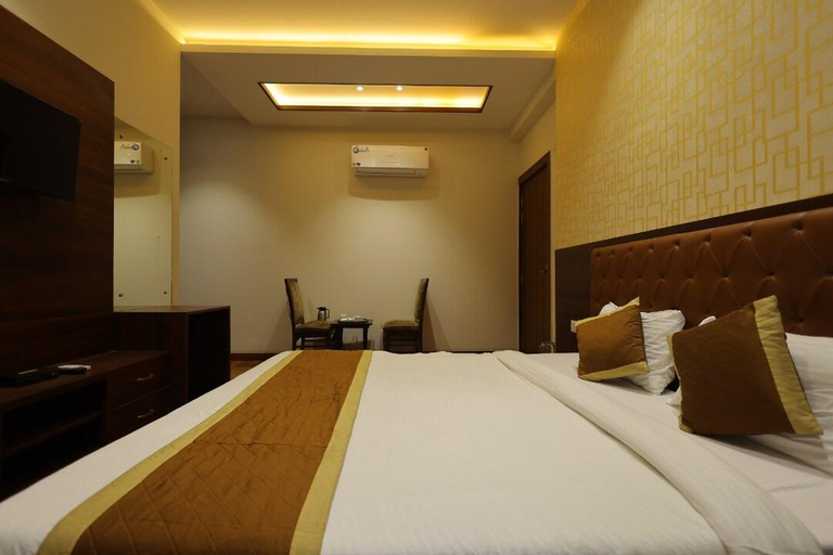 Bedroom 3, The Grand Tree Hotel, Agra