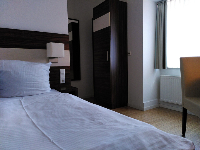 Bedroom 4, Hotel Halber Mond, Bergstraße