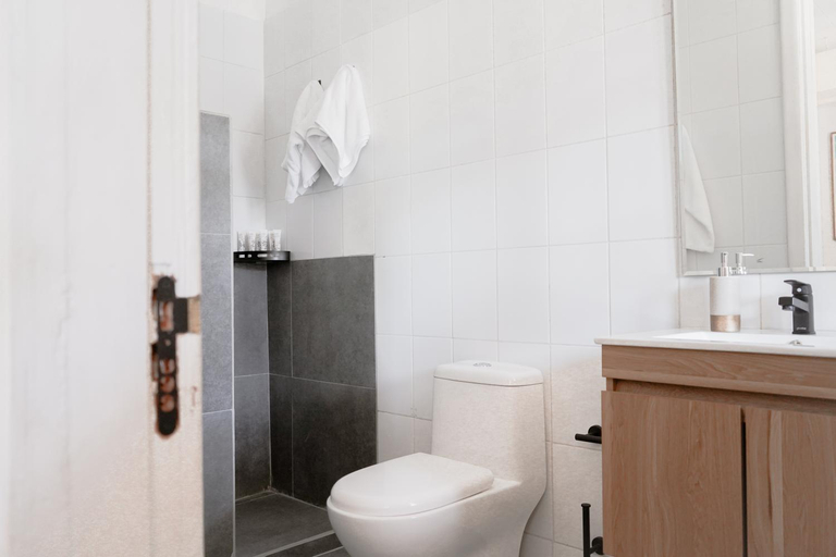 Bathroom, Casa Bouchon, Linares