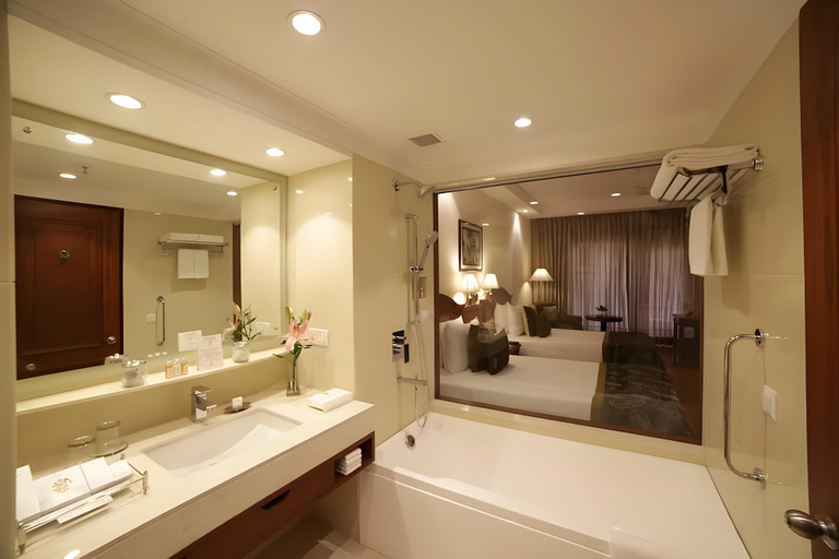 Bathroom 5, Jaypee Palace Hotel & International Convention Centre, Agra