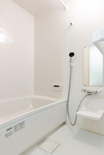 Bathtub, A万博22分、ニシ-大阪港（海遊館、サンタマリア、レゴランド、大観覧車、マーケットプレース）13分, Osaka
