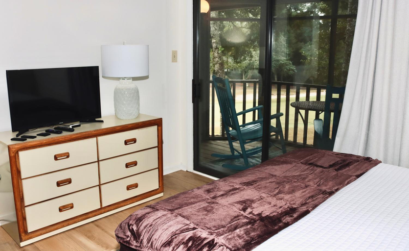Others 1, Golf/ Beach Penthouse Condo, Brunswick