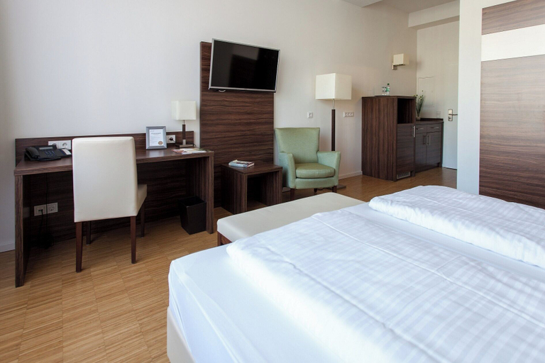 Bedroom 4, Hotel Halber Mond, Bergstraße