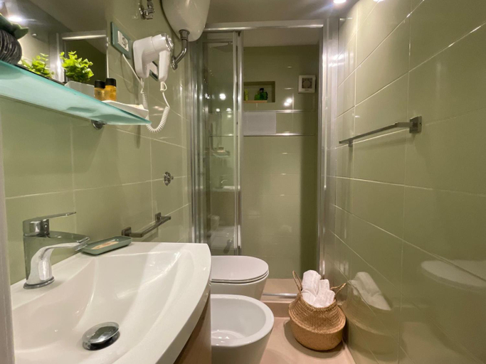 Bathroom 5, Maison Etnea, Catania