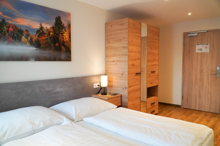 Bedroom 2, Landgasthof Schwarzberg, Traunstein